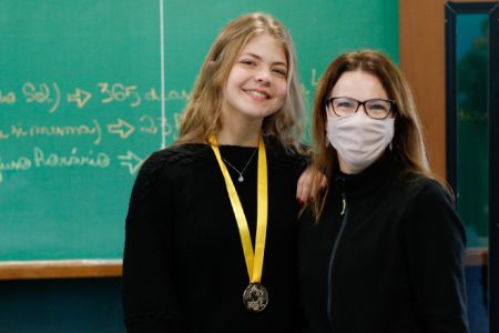 Estudantes do Medianeira recebem medalhas de ouro e prata na ONC
