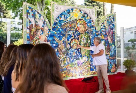 Colégio Medianeira ganha presépio de Natal produzido pelo educador e artista Marcelo Weber